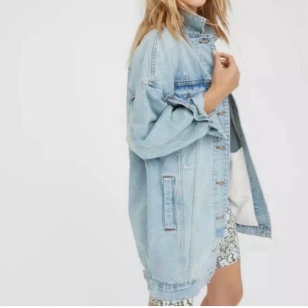 American Eagle Distressed Oversized Boyfriend Denim Jacket - Picture 3 of 7